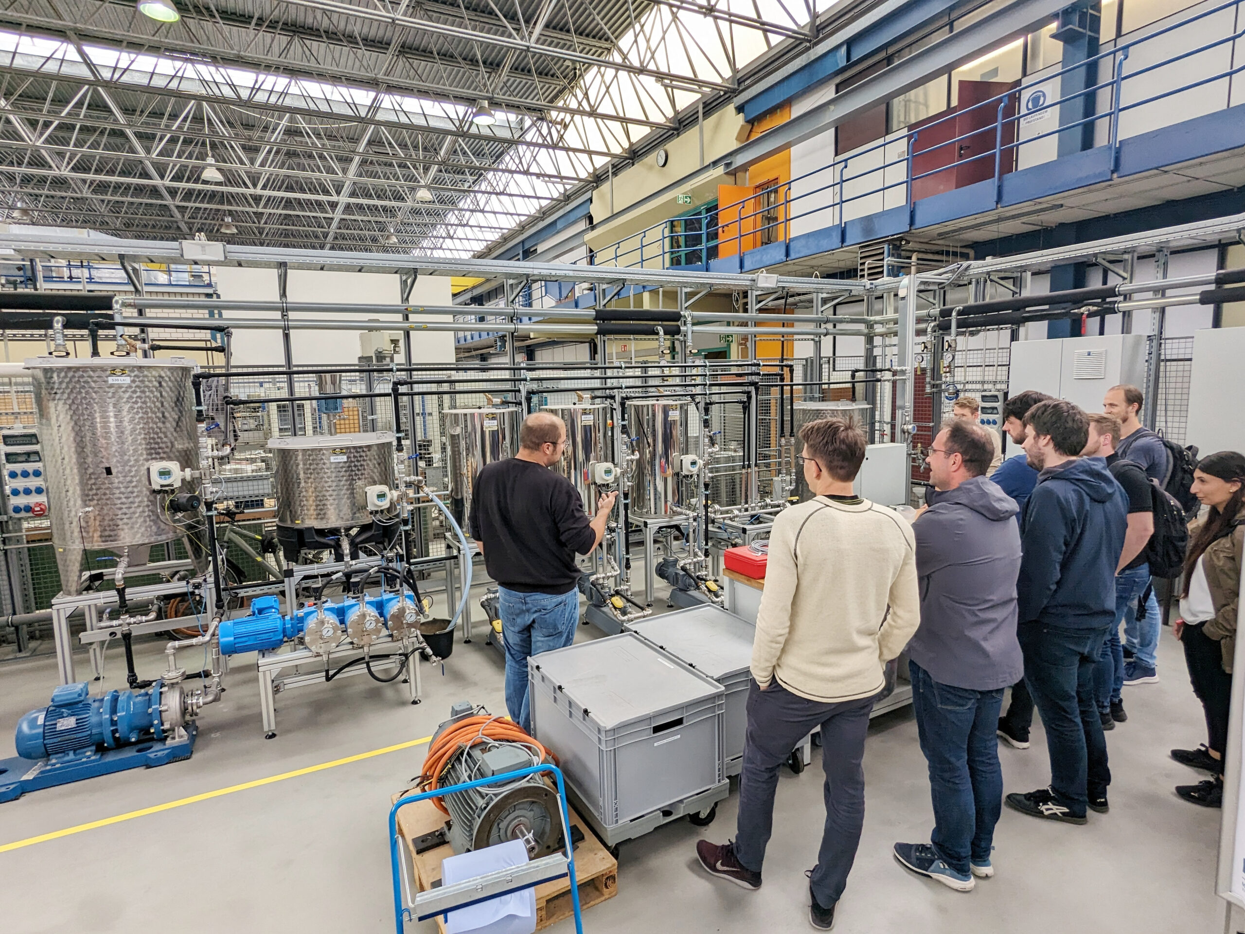 The summer school ended with a lab tour lead by Maximilian Kuhr (Group Lead Experiments).
