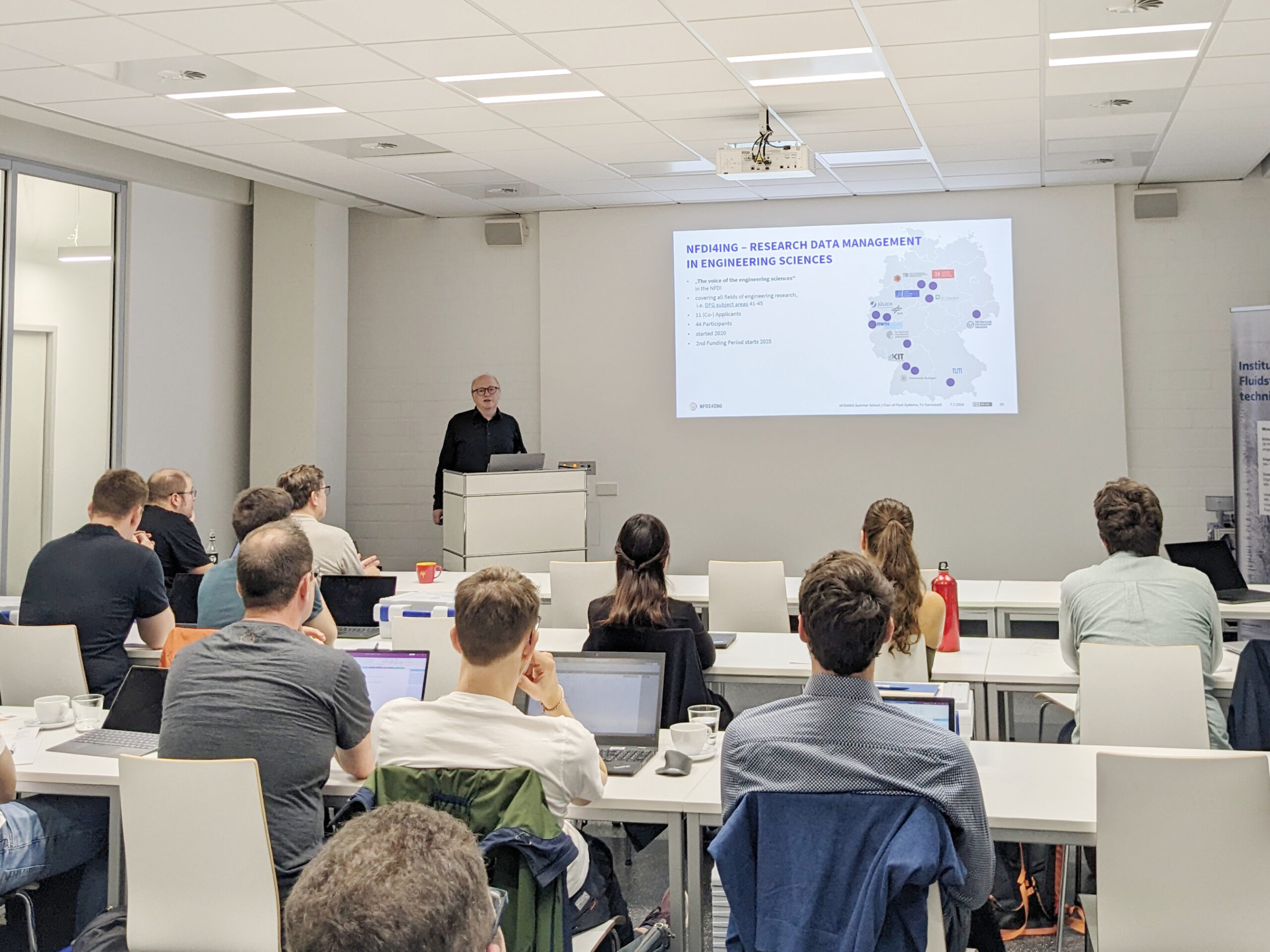 Andreas Noback introduces the NFDI4ING consortium to the participants.