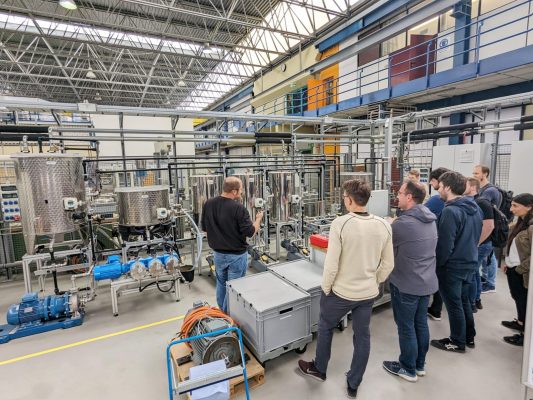 The summer school ended with a lab tour lead by Maximilian Kuhr (Group Lead Experiments).